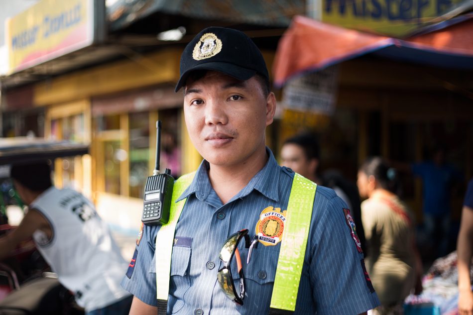 philippines-Philippines-Police-Officer-1-950x633
