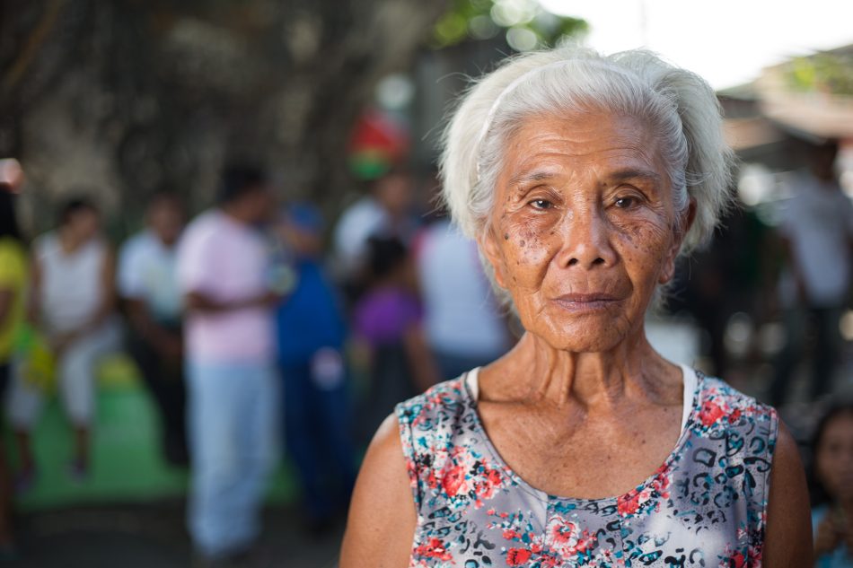 philippines-Philippines-Woman-Old-950x633